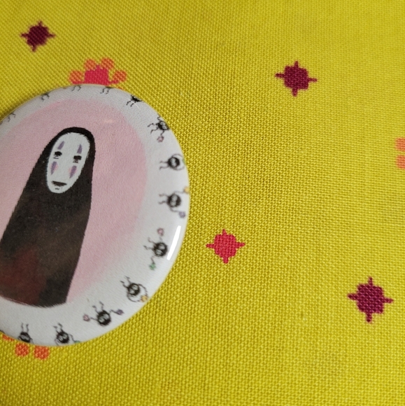 No face soot sprite 1.5" pin badge - Picture 4 of 7